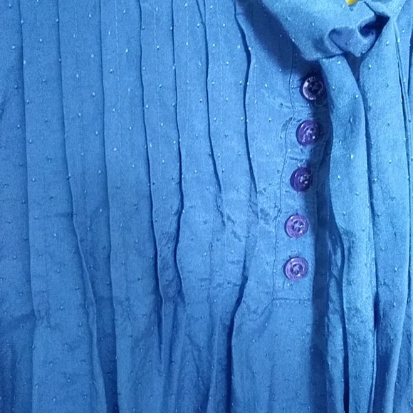 Blouse size small - Picture 4 of 7